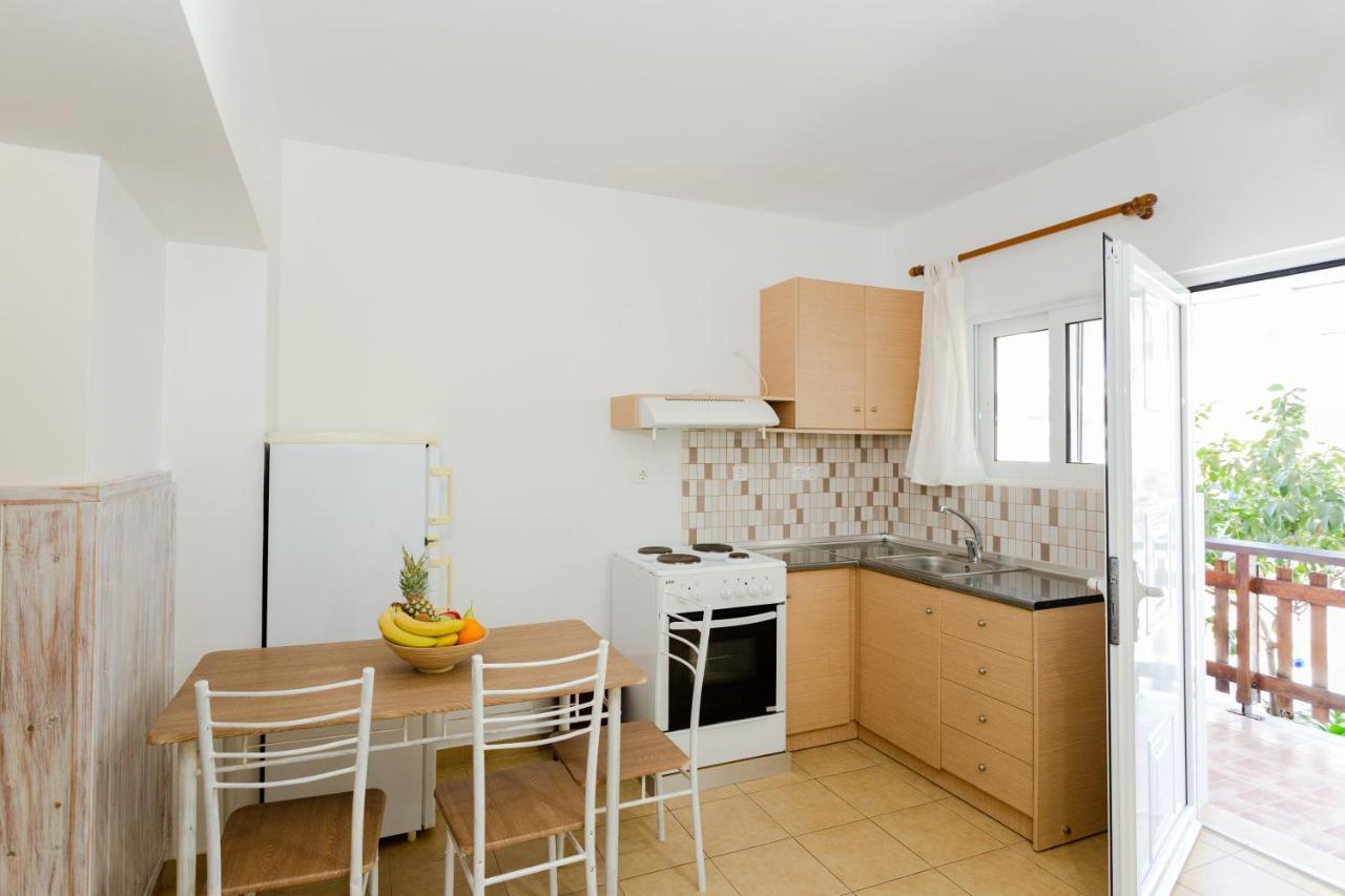 Christos Studios And Family Apartments Stegna Extérieur photo