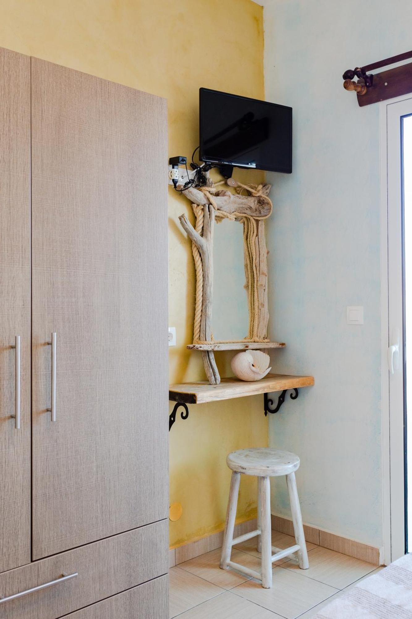Christos Studios And Family Apartments Stegna Chambre photo